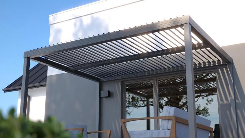 Pergola &agrave; toit plat, quels avantages pour votre terrasse ?